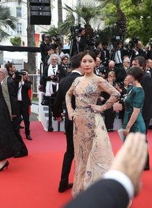 网红戛纳蹭红毯 博主,一场争议不断的时尚秀场