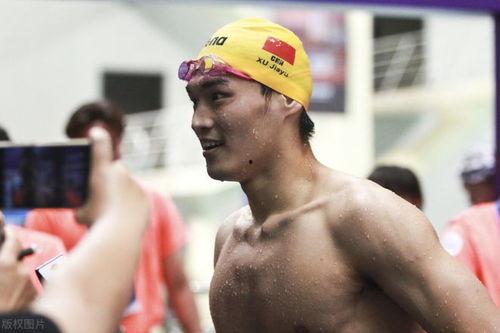 徐嘉余个人资料,泳坛新星，破浪前行，成就辉煌之路