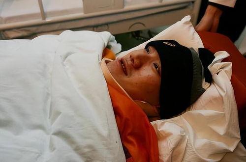 截瘫的明星,逆境中的坚韧与希望之光