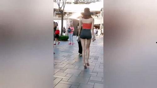 路人镜头下的网红